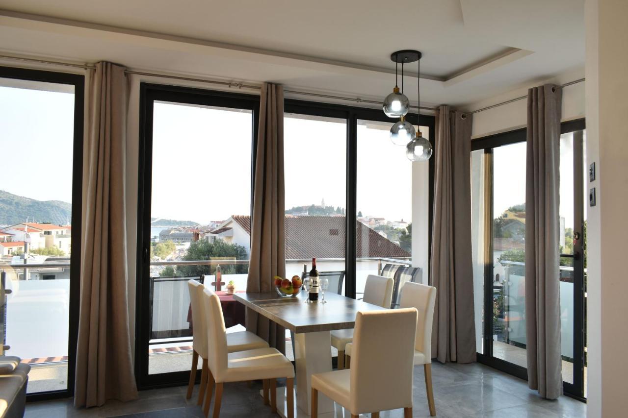 Apartments Toni Примоштен Екстер'єр фото
