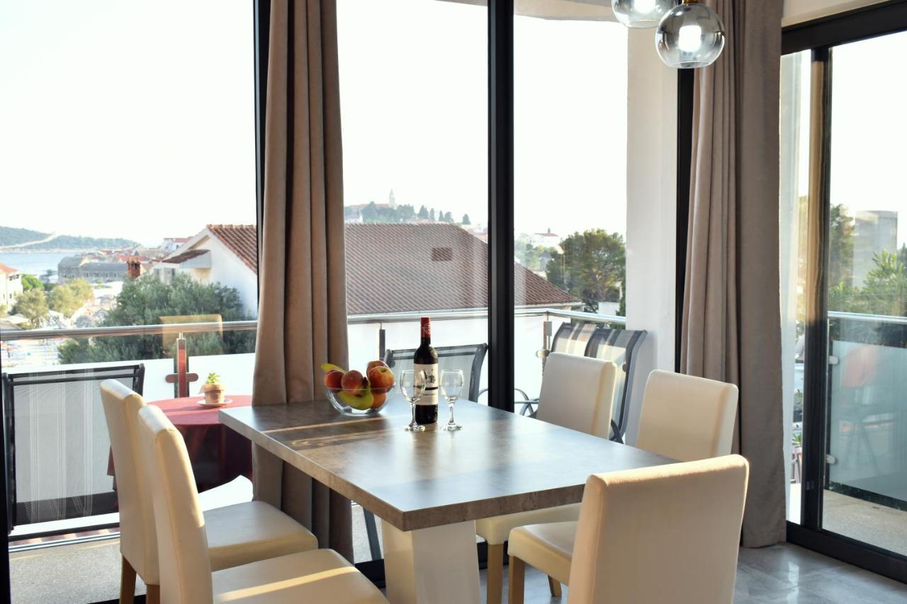 Apartments Toni Примоштен Екстер'єр фото