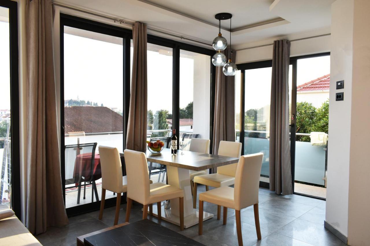 Apartments Toni Примоштен Екстер'єр фото